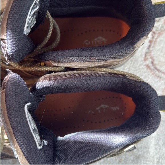 Merrell Brown and Black Men's Boots Electrical rated - Picture 12 of 13